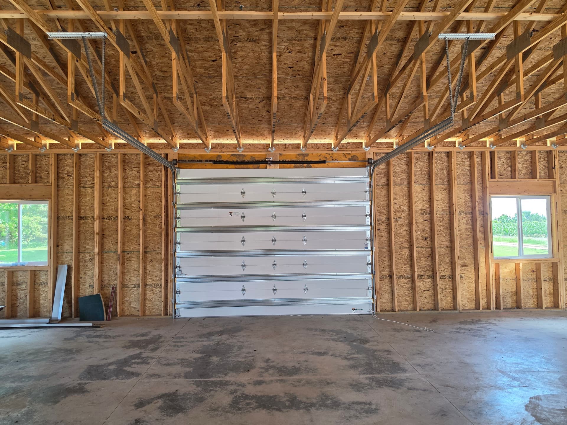Gallery photos for AP200 Windloaded Overhead Door Installation on a New Build: Image #5