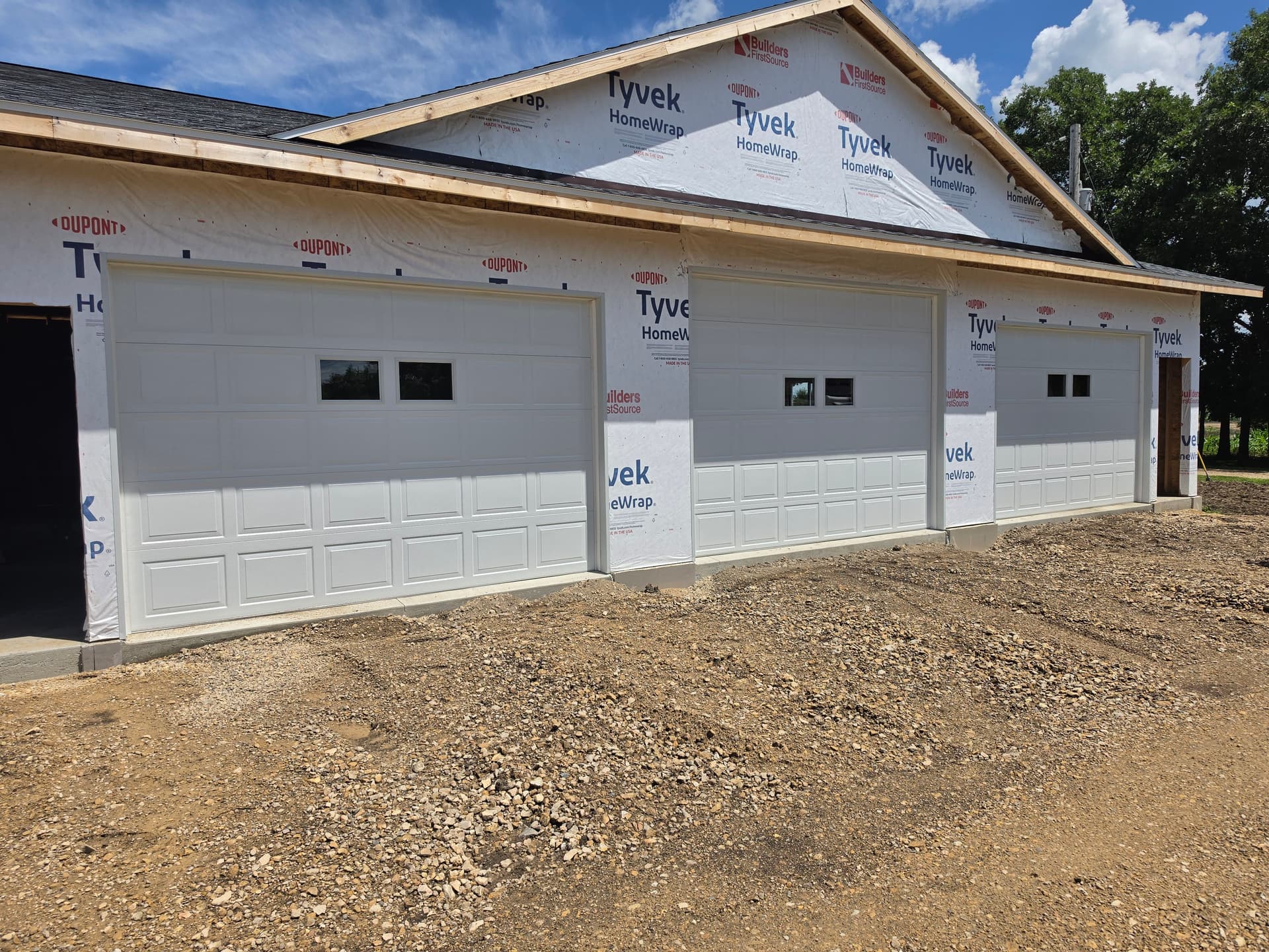 Gallery photos for AP200 Windloaded Overhead Door Installation on a New Build: Image #1