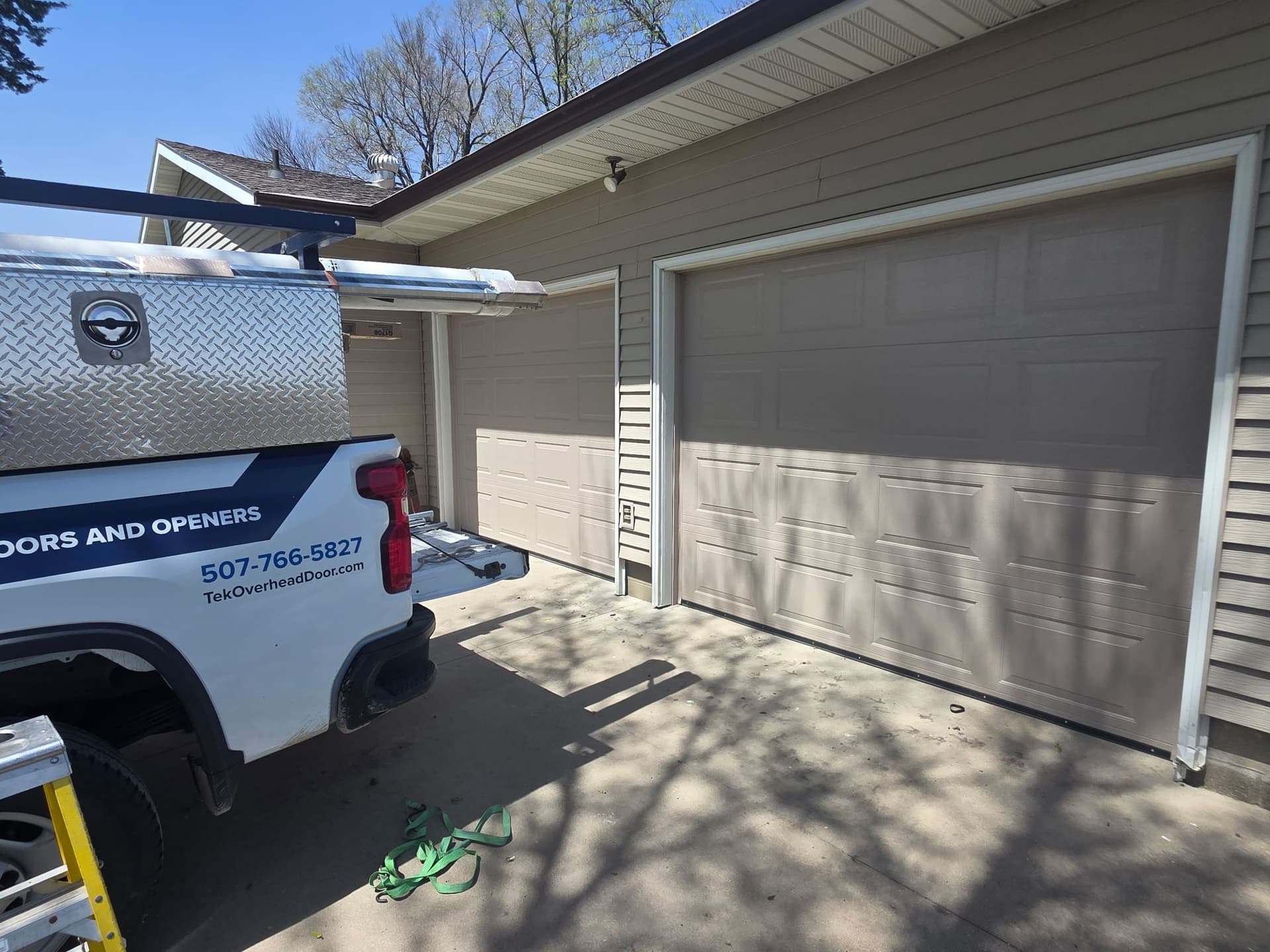 Gallery photos for Raynor Cedar Plank Wood-Tone Garage Doors That Actually Turn Heads: Image #4