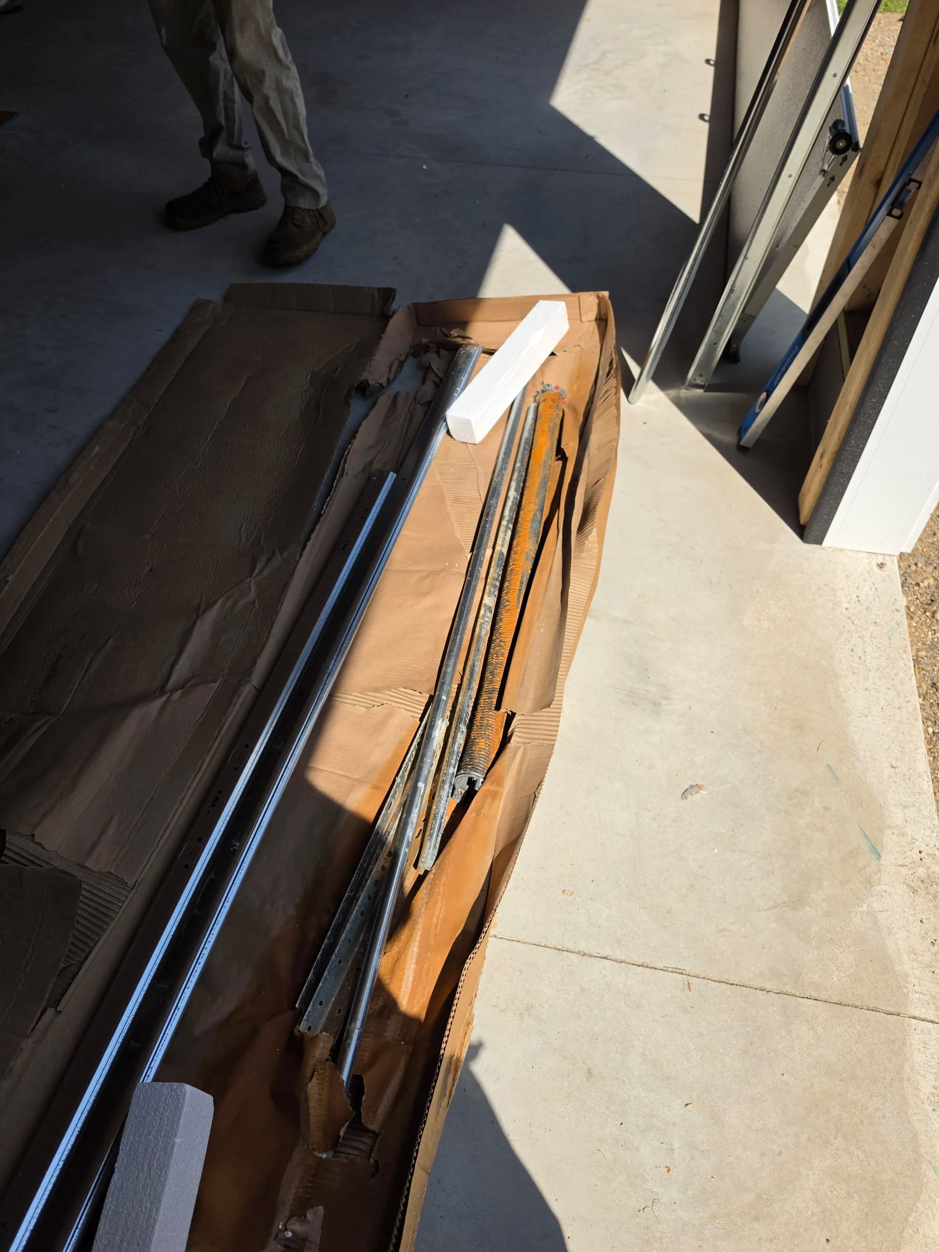 Gallery photos for What Bad Garage Door Storage Actually Looks Like: Image #3