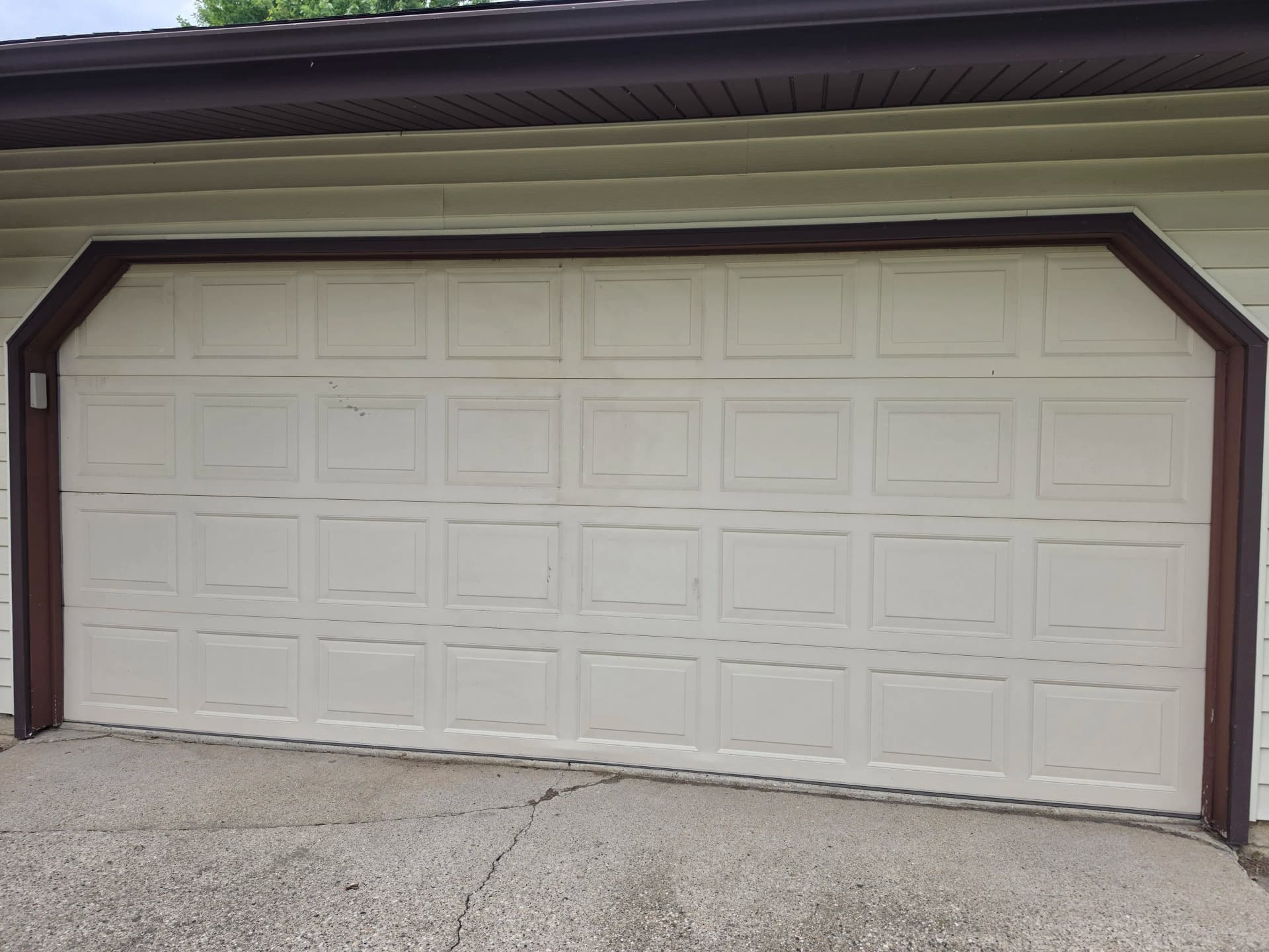 Gallery photos for Long Raised Ranch Panel Garage Door Installation Done Right: Image #2