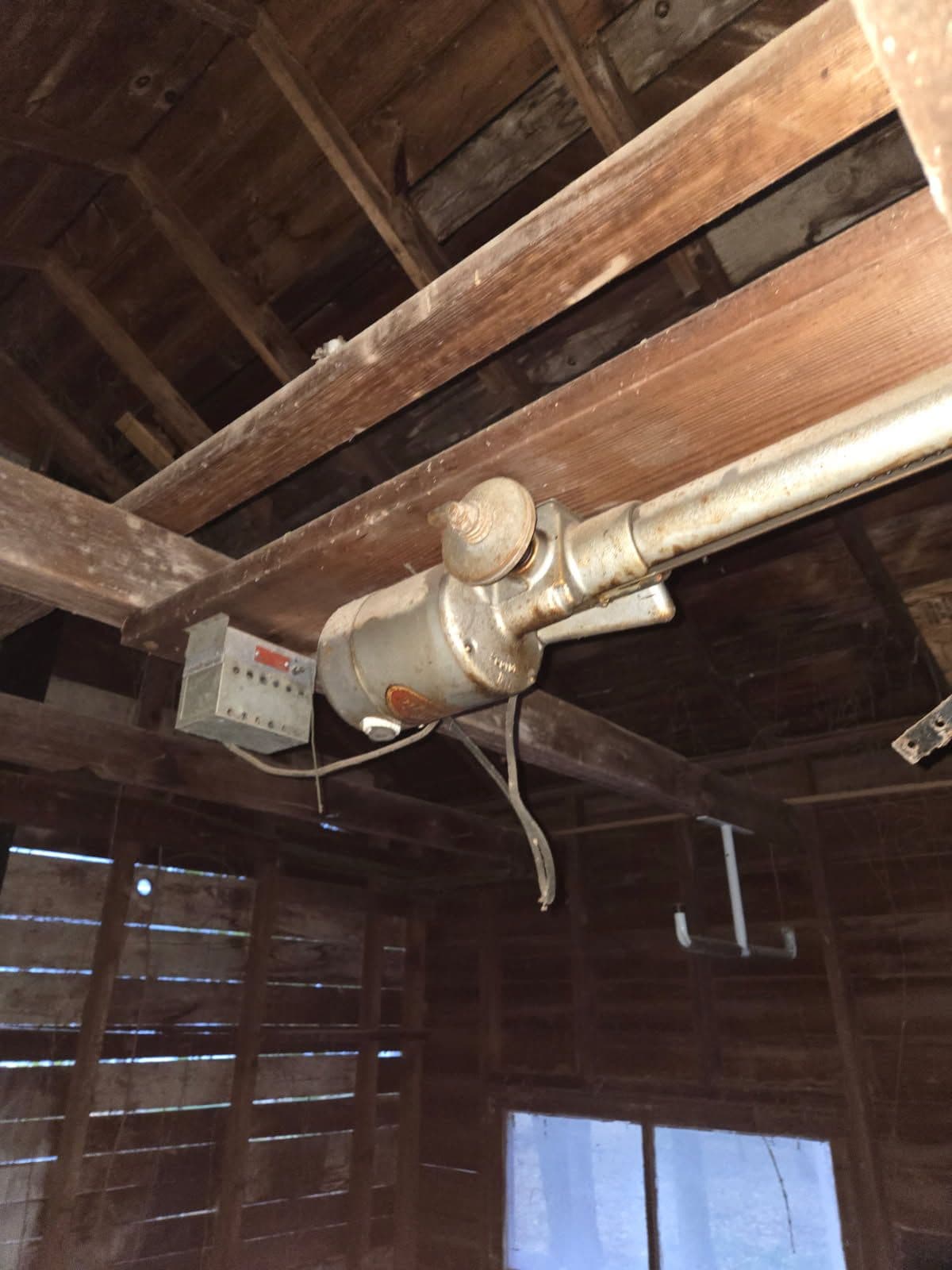 Gallery photos for Upgrading Old Garage Door Openers for Reliability: Image #2