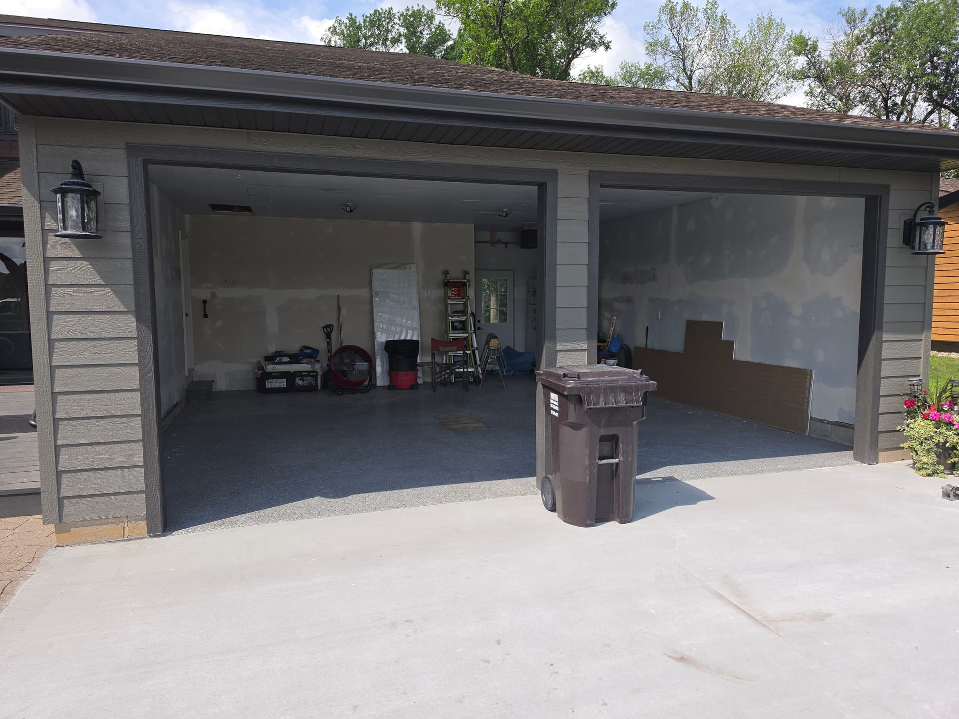 Gallery photos for Raynor AP200 Garage Door Installation Done Right: Image #1